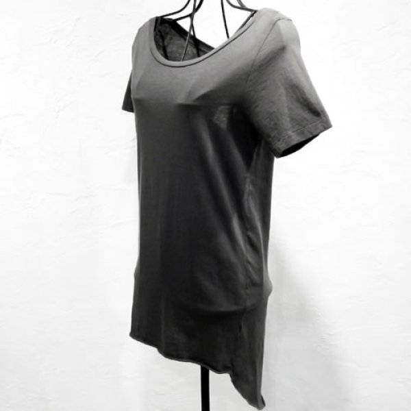画像4: bassike - open neck t-shirt with tail [dark grey] (4)